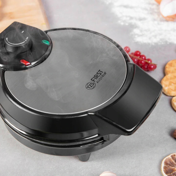 Гофретник First Austria FA-5300-1, 700W, Форми-сърце, Инокс/черен