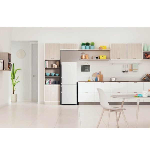 Хладилник с долен фризер INDESIT IB55 532 W